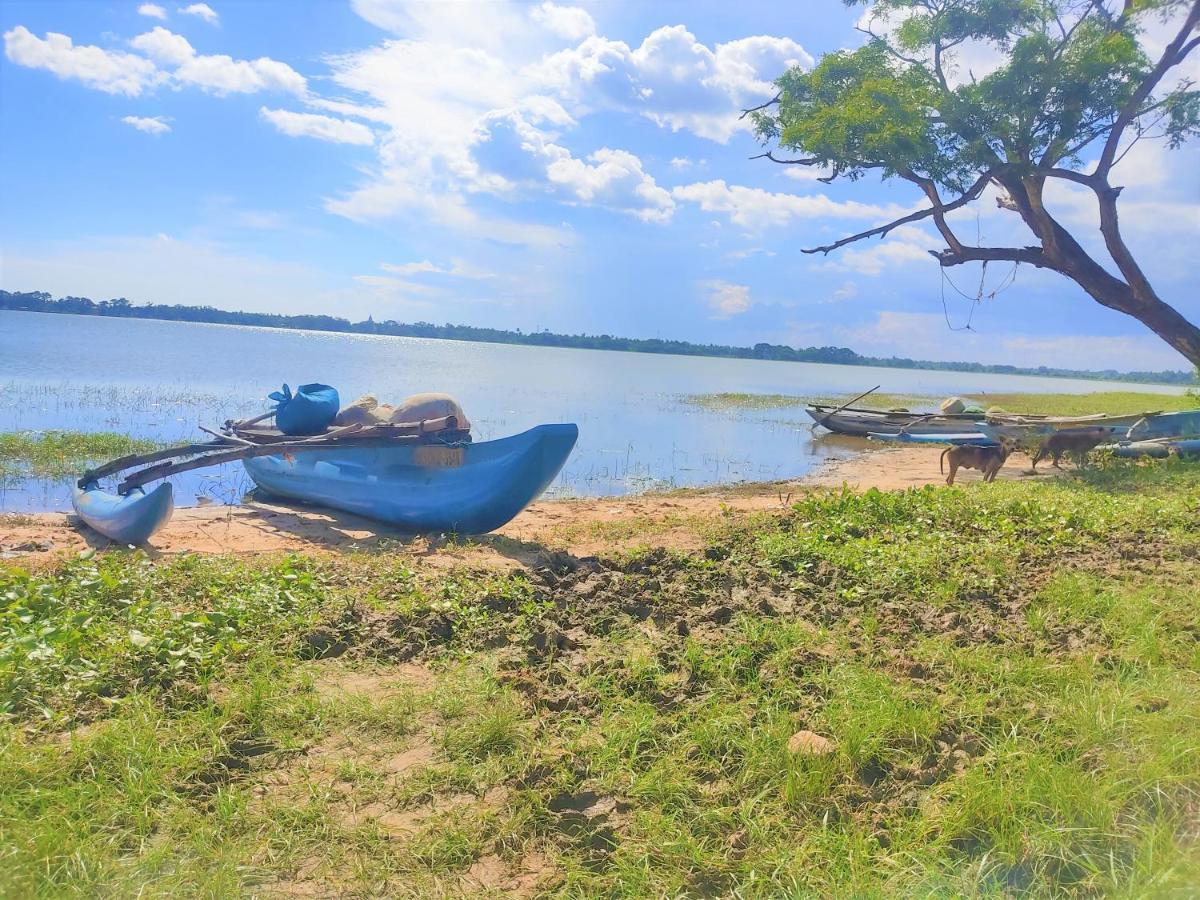 Lake Scape Yala Safari Inn ทิซซามาฮารามา ภายนอก รูปภาพ